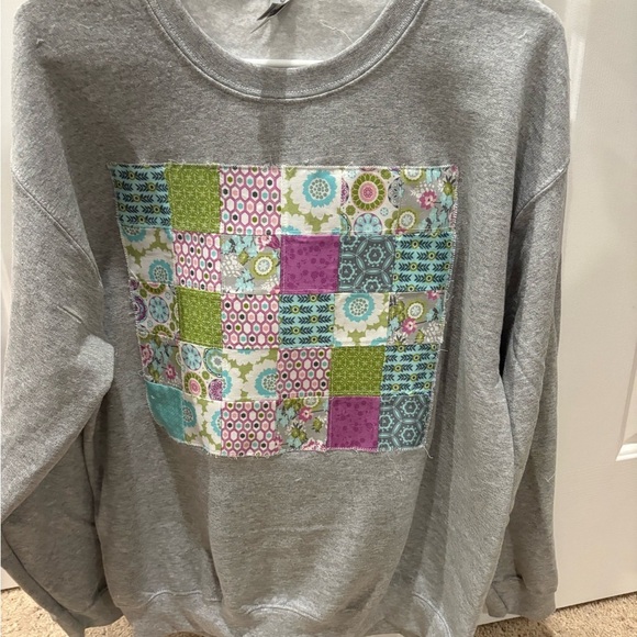 NWOT Hand Crafted gray sweatshirt with quilted patch - Picture 9 of 15